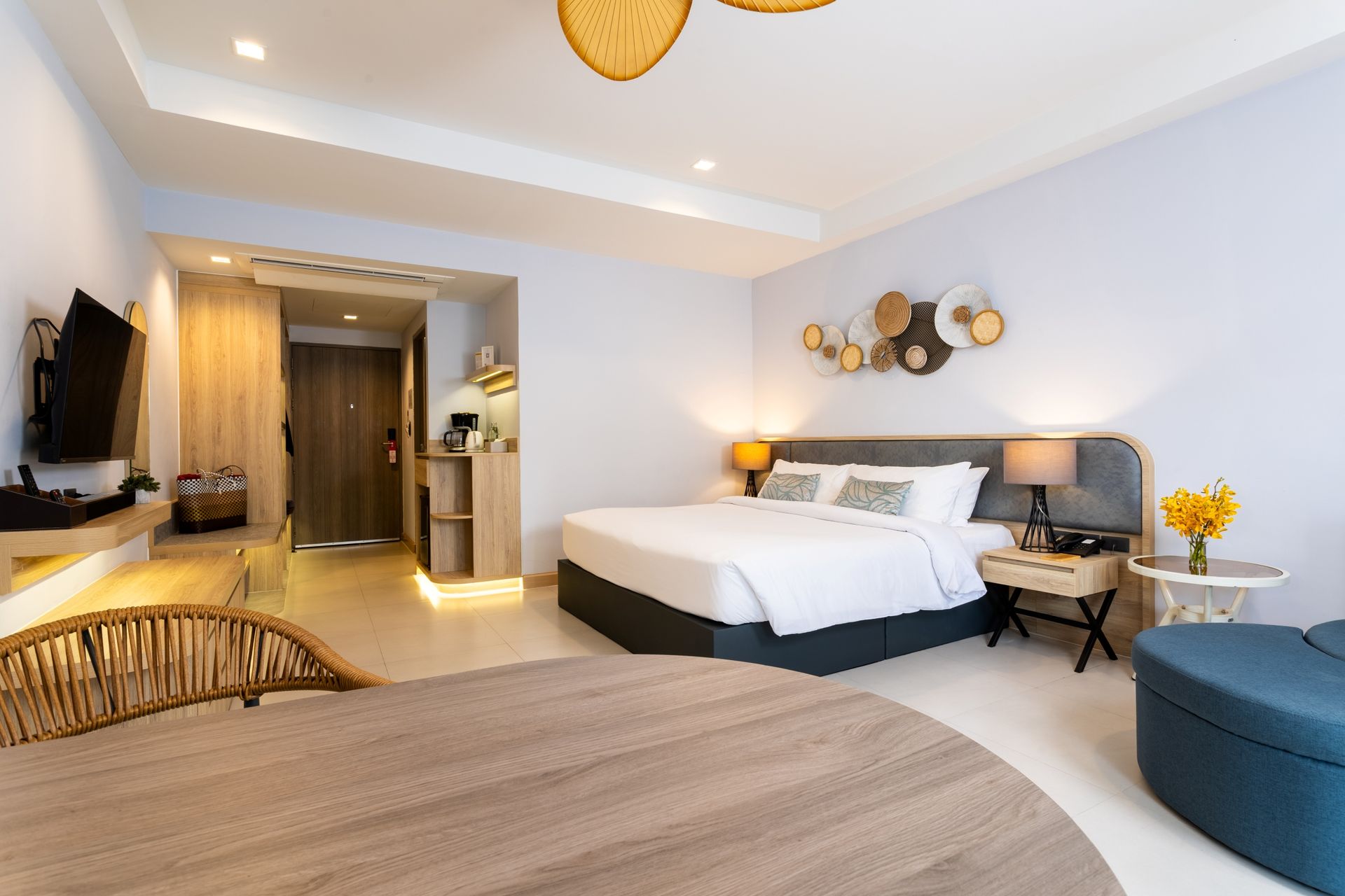 Deluxe Pool Access with Jacuzzi Room