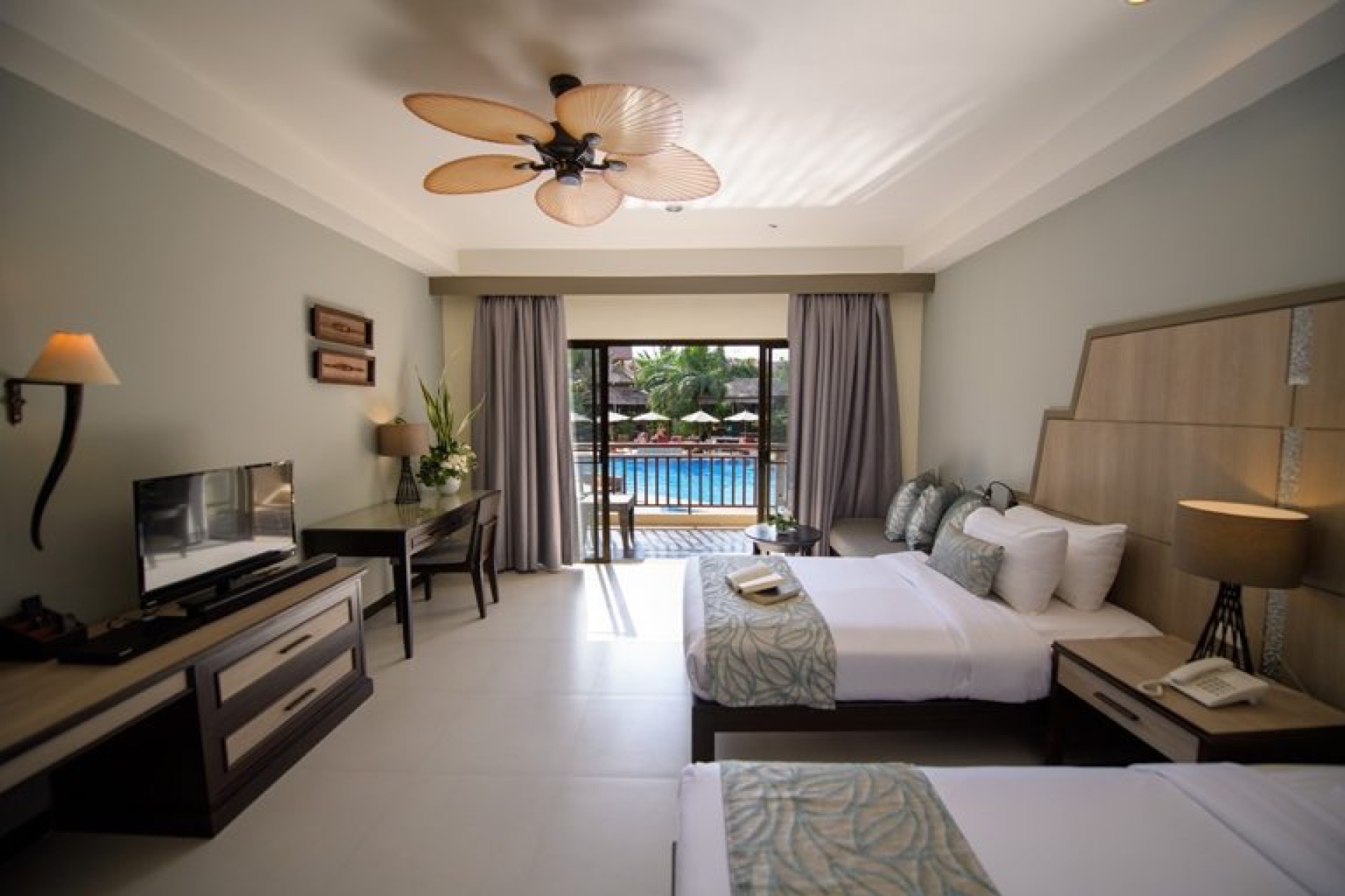 Deluxe Pool Access with Jacuzzi Room