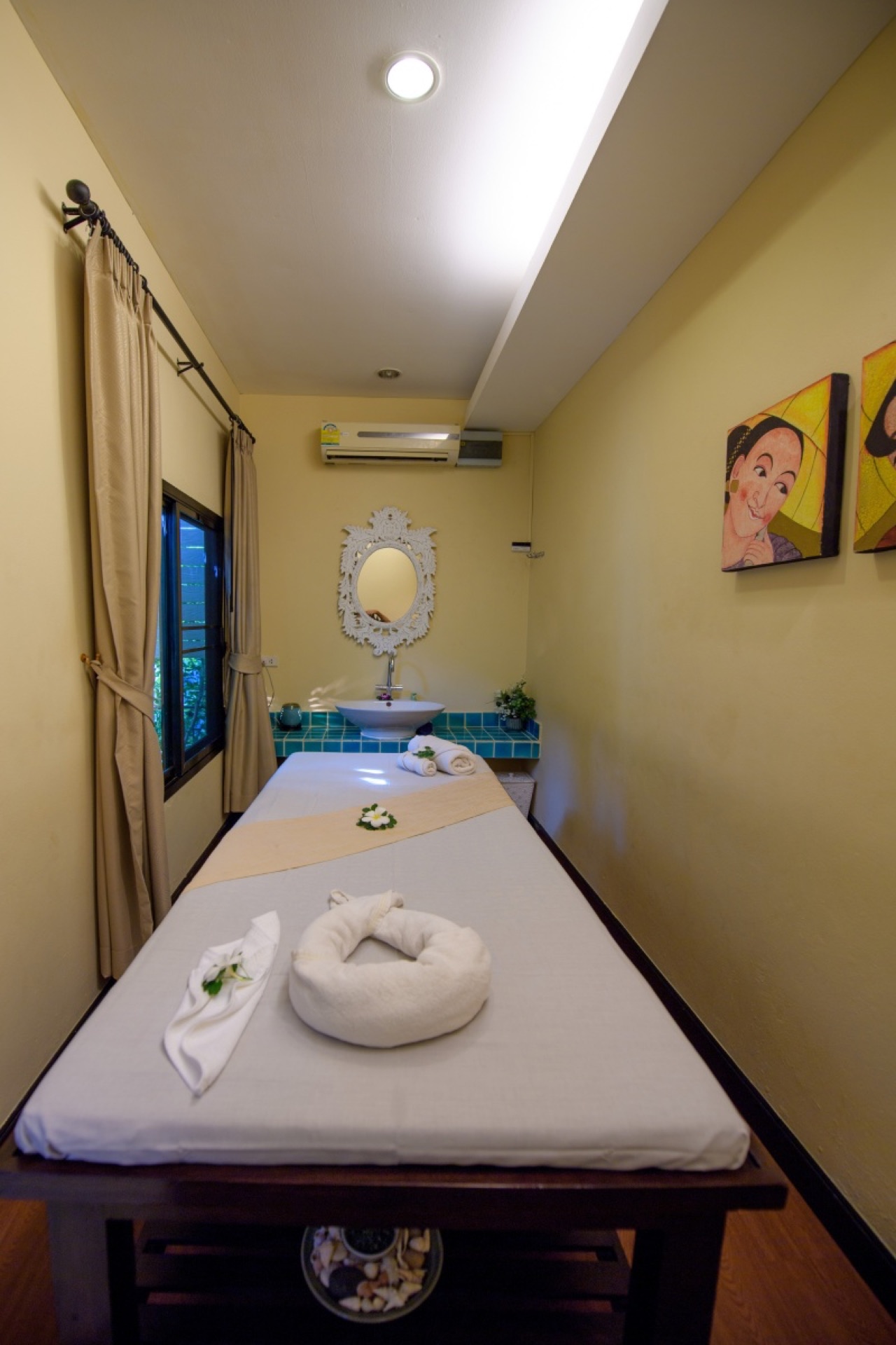 Lanna Spa treatment room